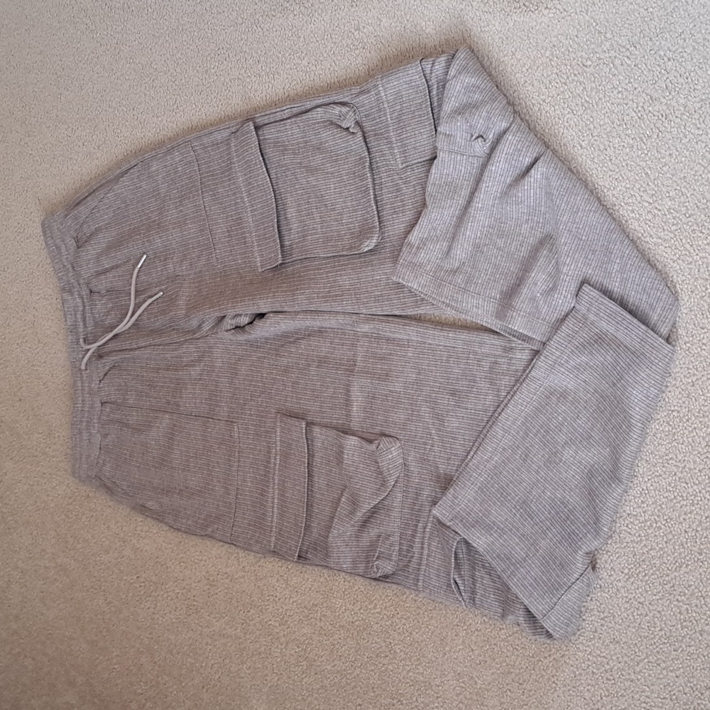 LARGE.   HALARA RIBBED MIDRISE DRAWSTRING WIDE LEG CARGO PANT - Picture 5 of 10